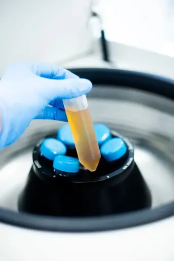 [GEN-T15-700] 15mL High-Speed 17,000xg Centrifuge Tube, Red Screw Cap, Printed Graduations, STERILE